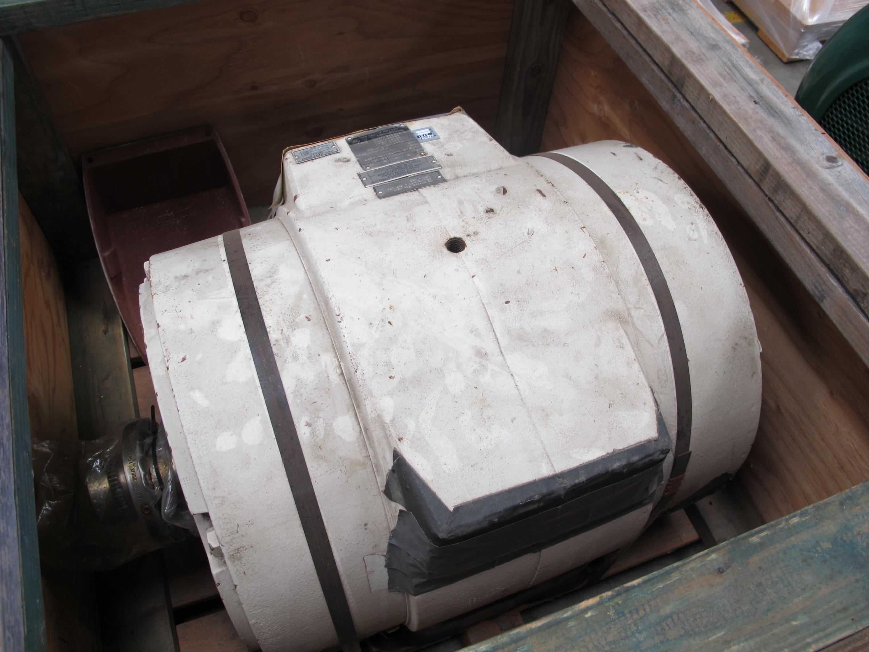 MOTOR, ELECTRIC TYPE, 100 HORSEPOWER, 460V, 3 PHASE ELEC RATING, 1800 RPM, 404TS FRAME, 118FLA AMPS, 1.15 SERVICE FACTOR. NEMADESIGN C, INSULATION H, 40 DEGREE C AMBIENT, WEIGHT 830 LBS 120W, 480V SPACE HEATER (W-44) LOADING & HANDLING FEE $15-